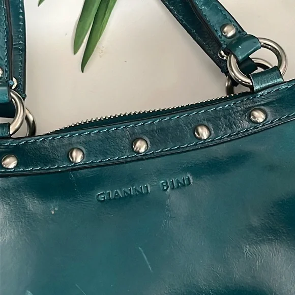 Gianni Bini women’s green mini handbag - Picture 4 of 13